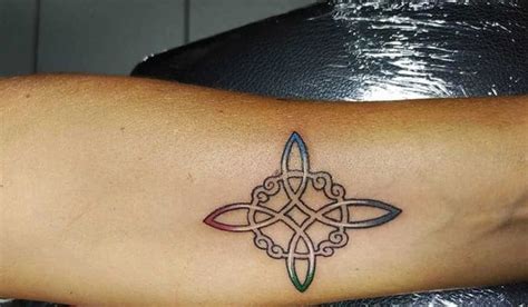 simbolo tatuajes de brujas|Tatuaje nudo de bruja: significado sobre este legendario